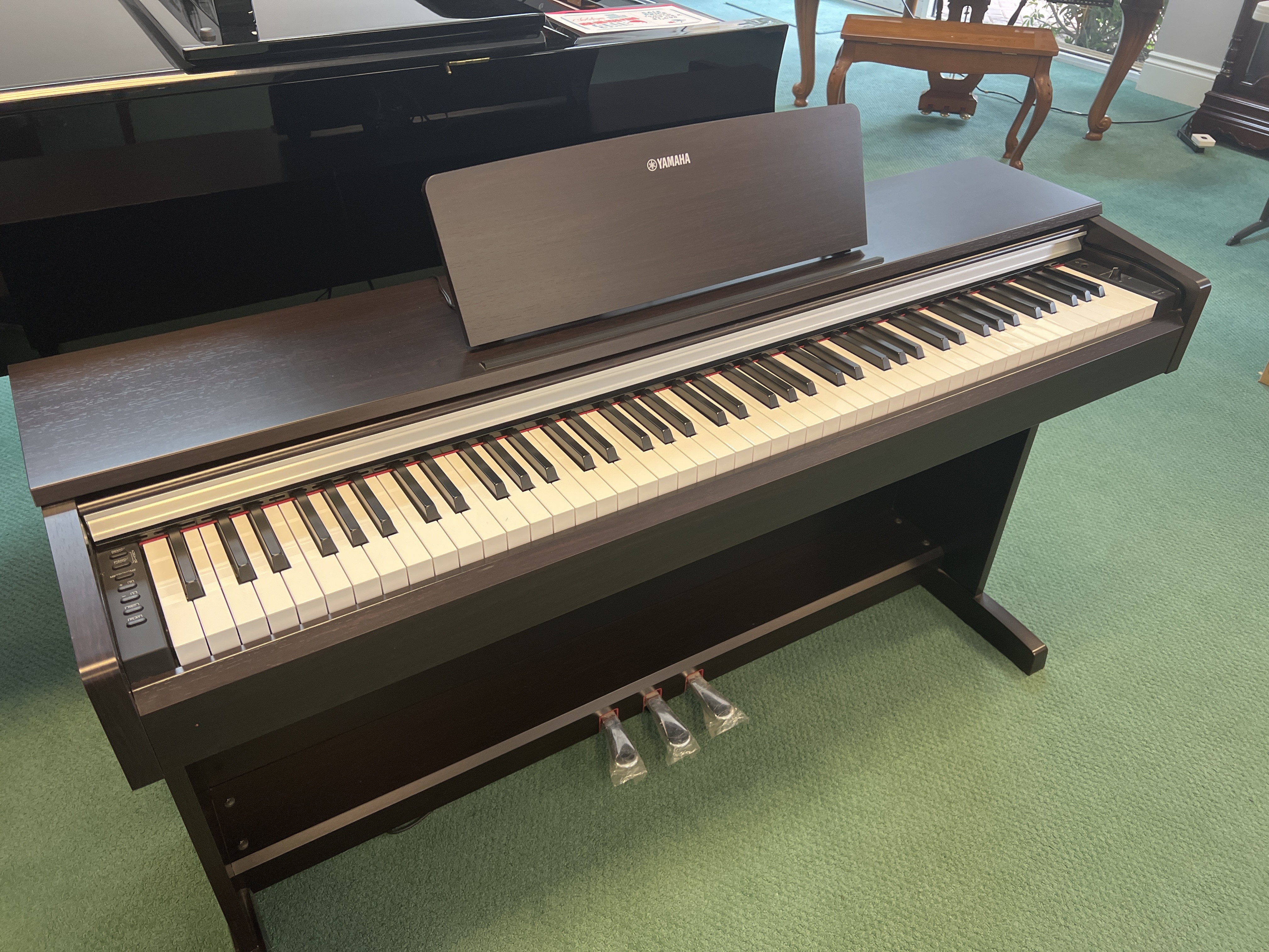 Yamaha YDP142