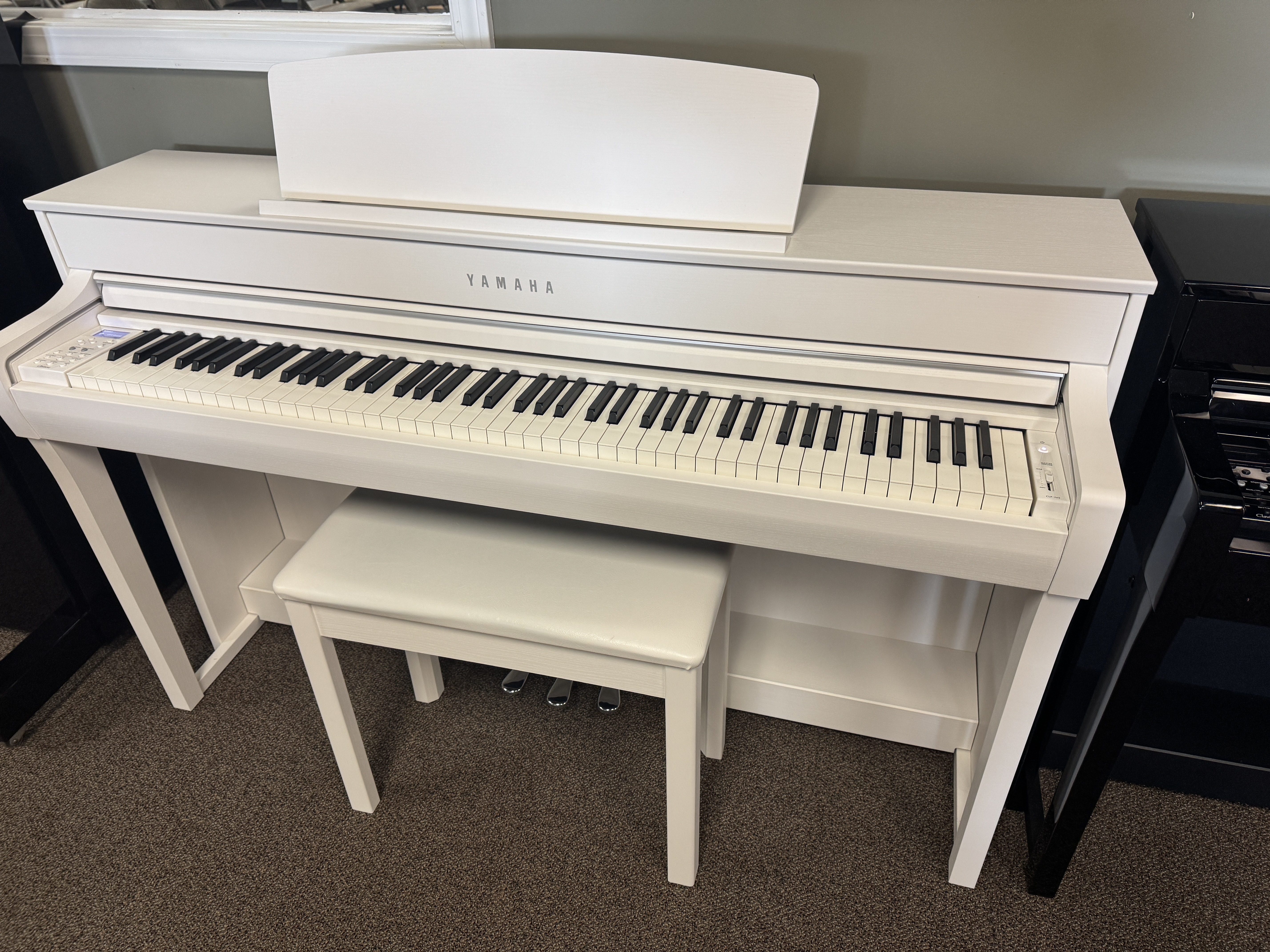 Yamaha-CLP745-Wht